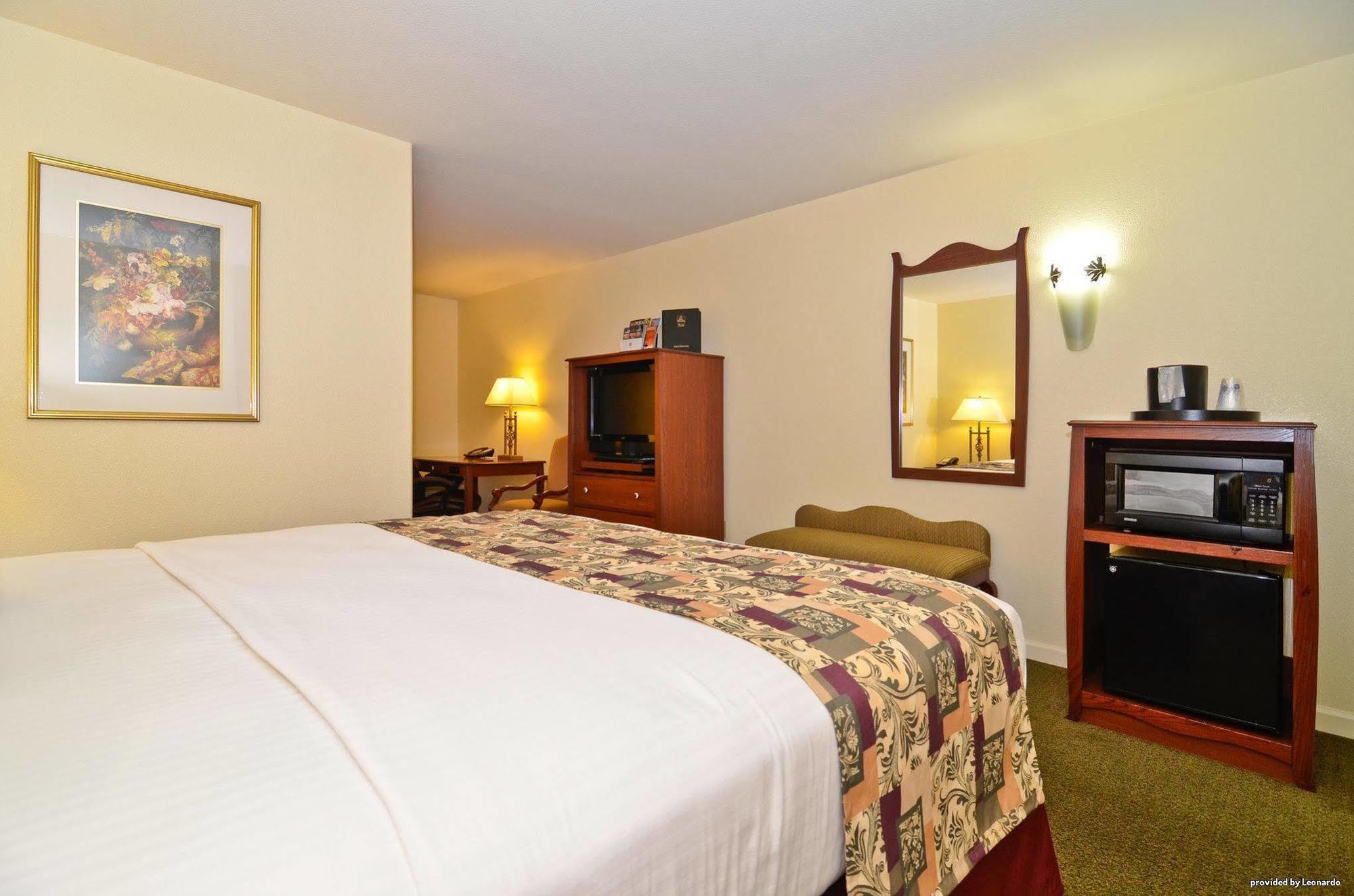 Best Western Cedar Inn & Suites Ейнджълс Кемп Стая снимка